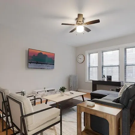 Comfy & Central 1Br Steps From Loyola & Dining